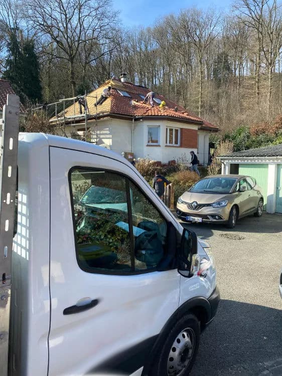 Véhicule Les Toitures de Kevin — couvreur en Essonne 91